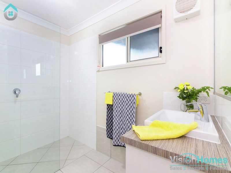41 Shallow Bay Drive, Springfield Lakes QLD 4300