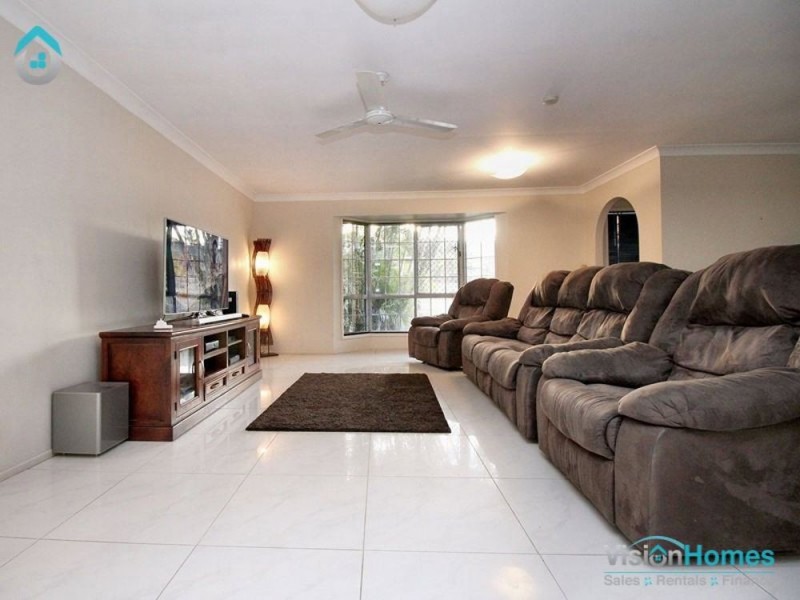 47 Conifer St, Hillcrest QLD 4118