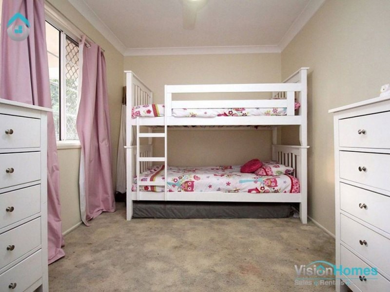 47 Conifer St, Hillcrest QLD 4118