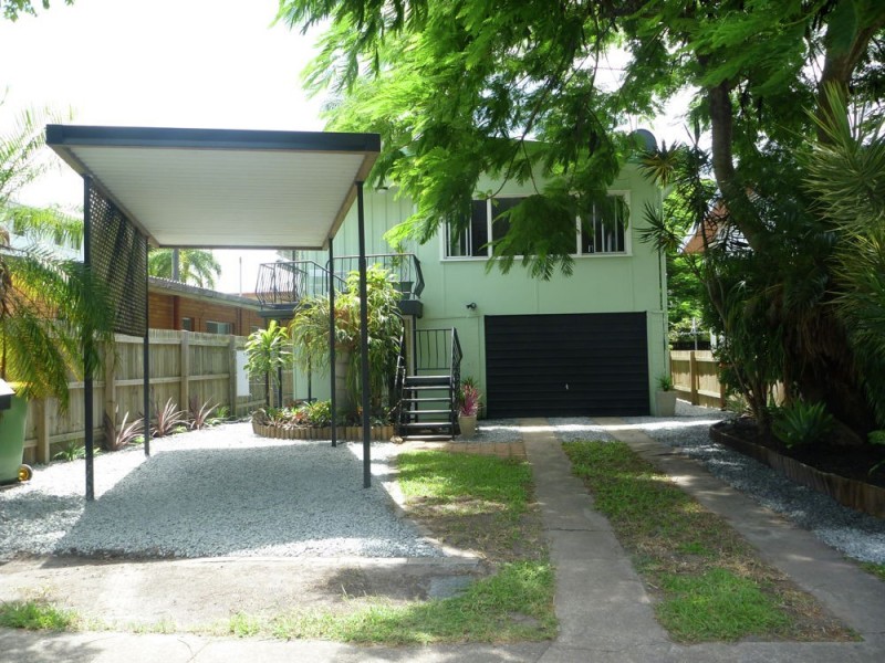 13 Parr Street, Biggera Waters QLD 4216