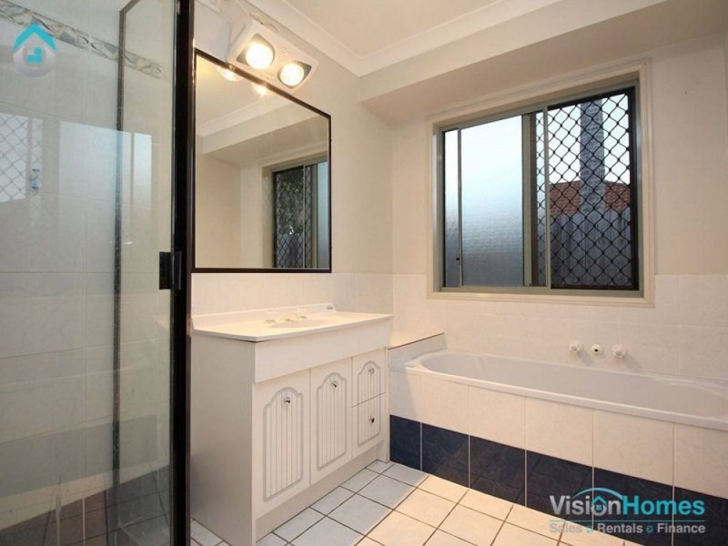 5 Gilbert Court, Hillcrest QLD 4118