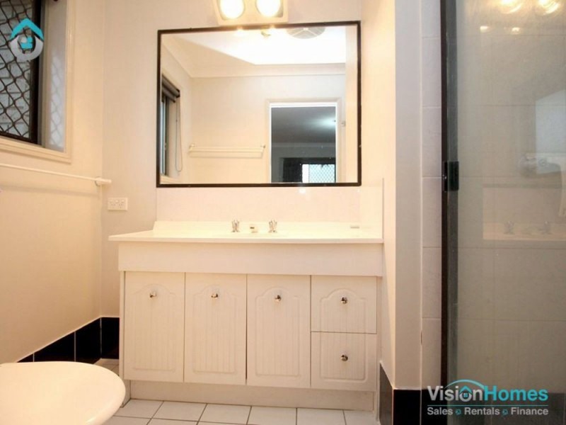 5 Gilbert Court, Hillcrest QLD 4118