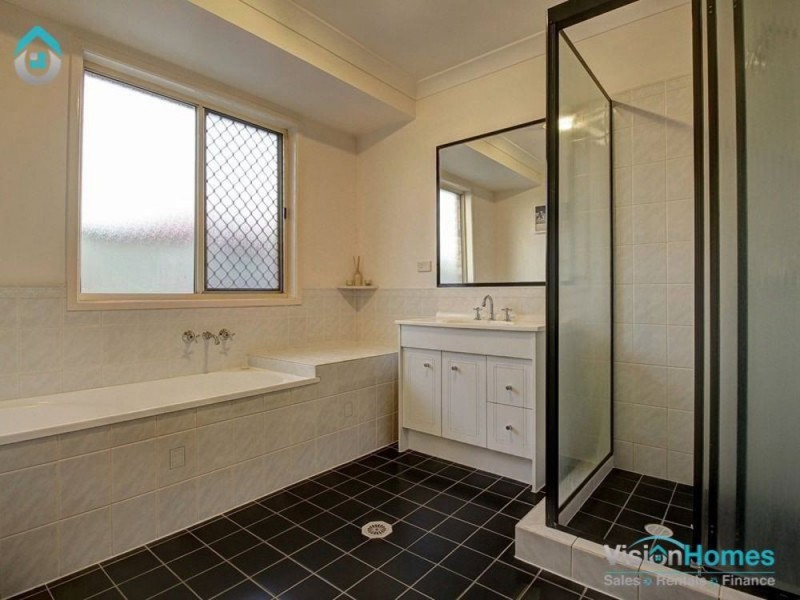 66 Solandra Cct, Regents Park QLD 4118