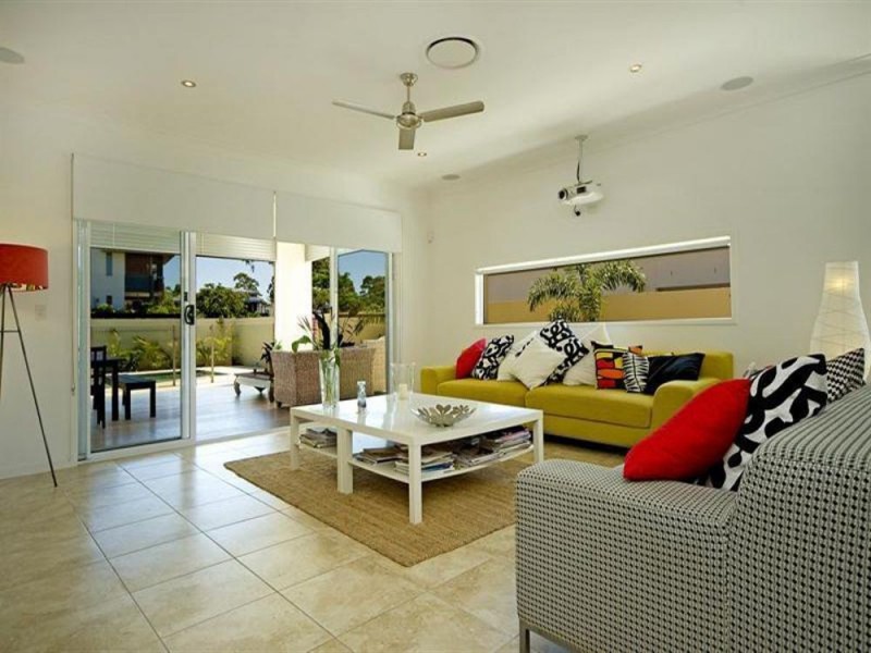 3016 Hillside Walk, Hope Island QLD 4212