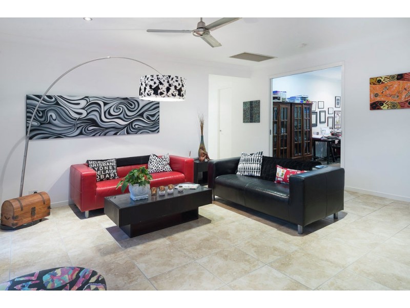 3016 Hillside Walk, Hope Island QLD 4212