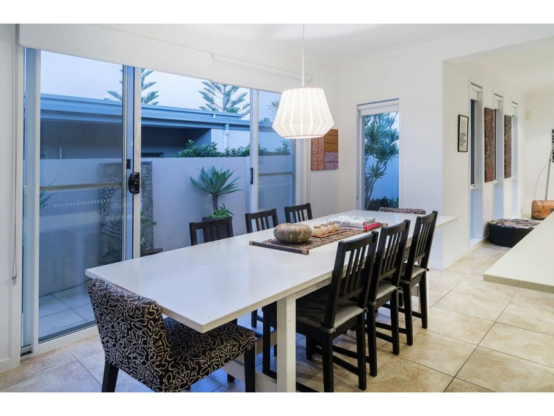 3016 Hillside Walk, Hope Island QLD 4212