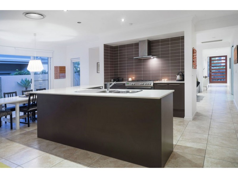 3016 Hillside Walk, Hope Island QLD 4212