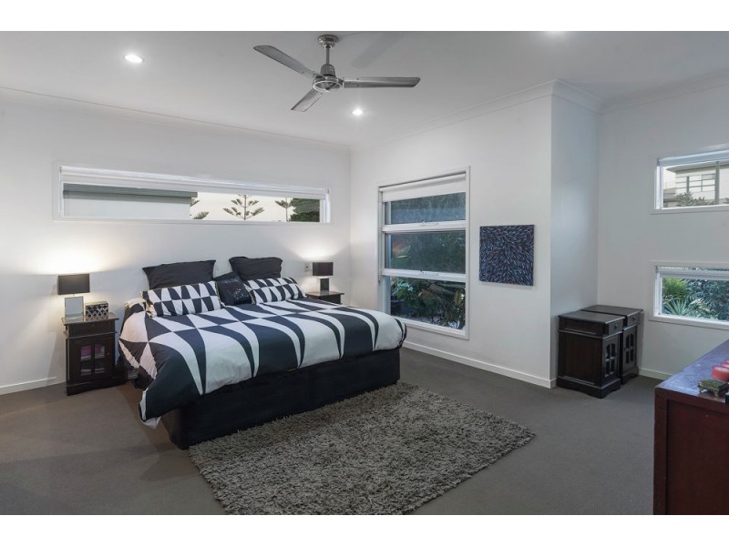 3016 Hillside Walk, Hope Island QLD 4212