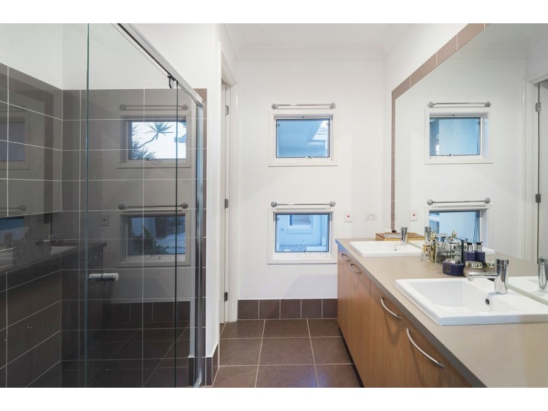 3016 Hillside Walk, Hope Island QLD 4212