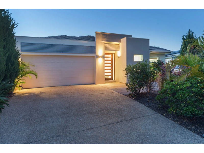 3016 Hillside Walk, Hope Island QLD 4212