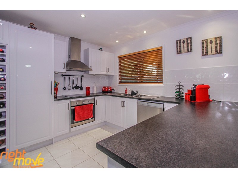 25 Sandalwood Street, Crestmead QLD 4132