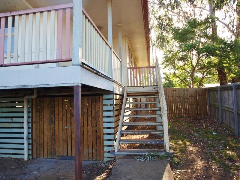 1 POOLE STREET, Leichhardt QLD 4305
