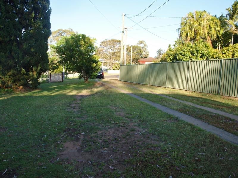 1 POOLE STREET, Leichhardt QLD 4305