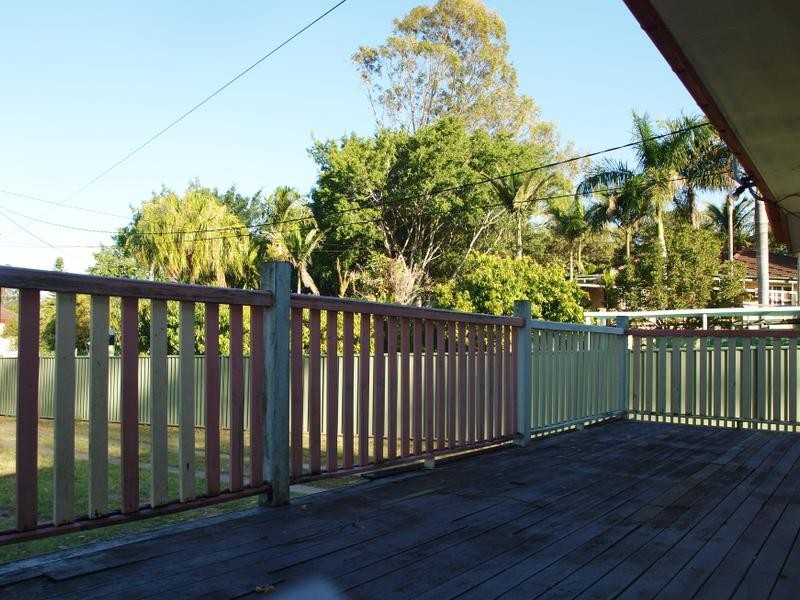 1 POOLE STREET, Leichhardt QLD 4305