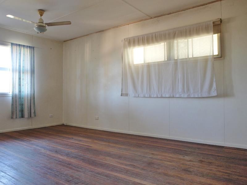 1 POOLE STREET, Leichhardt QLD 4305
