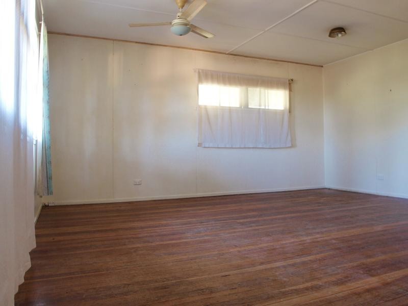 1 POOLE STREET, Leichhardt QLD 4305