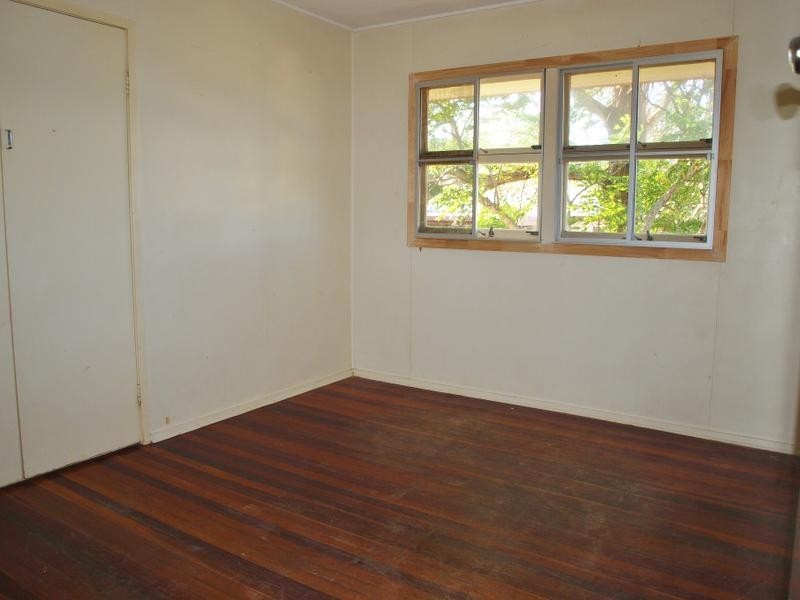 1 POOLE STREET, Leichhardt QLD 4305