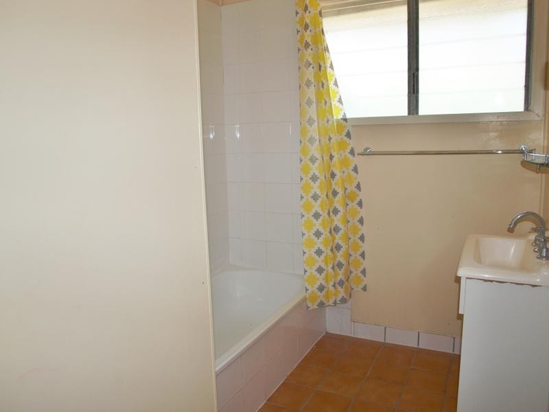 1 POOLE STREET, Leichhardt QLD 4305