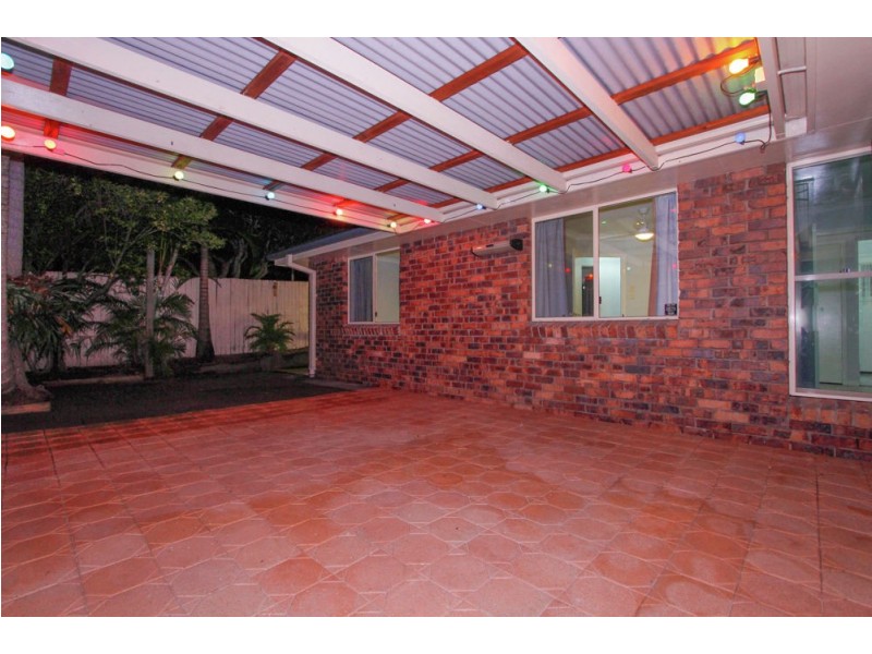 26 Sonorous Close, Regents Park QLD 4118