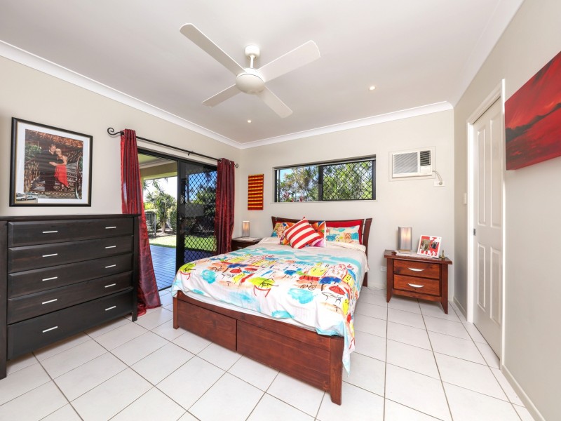 MacArthur Close, Palm Cove QLD 4879