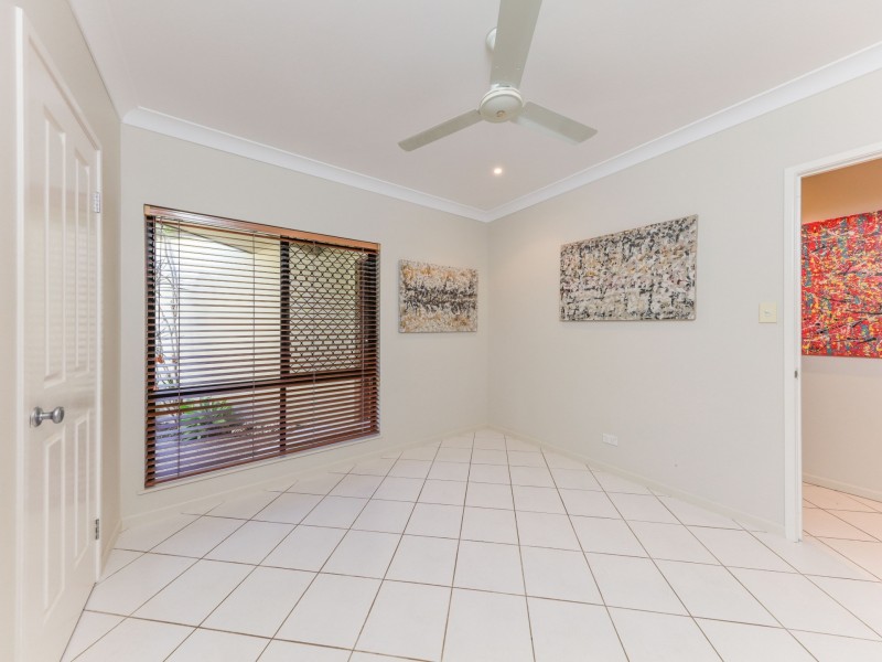 MacArthur Close, Palm Cove QLD 4879