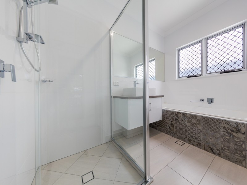 76 Seaways St, Trinity Beach QLD 4879