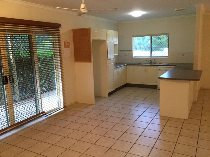 2/60 Cedar Road, Palm Cove QLD 4879