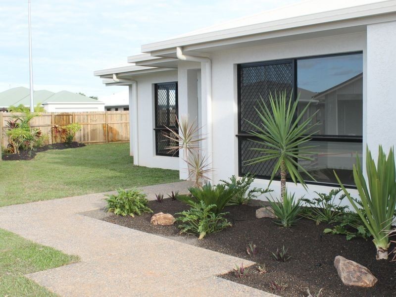 37 HILLARY DR, Smithfield QLD 4878