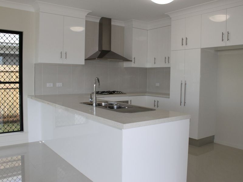37 HILLARY DR, Smithfield QLD 4878