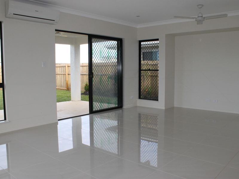37 HILLARY DR, Smithfield QLD 4878