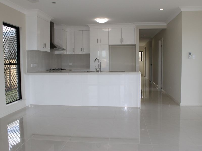 37 HILLARY DR, Smithfield QLD 4878