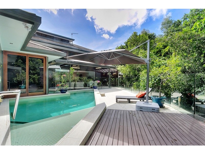 8 LILLIAN RD, Palm Cove QLD 4879