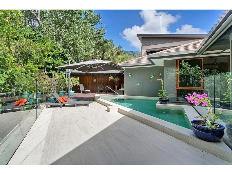 8 LILLIAN RD, Palm Cove QLD 4879