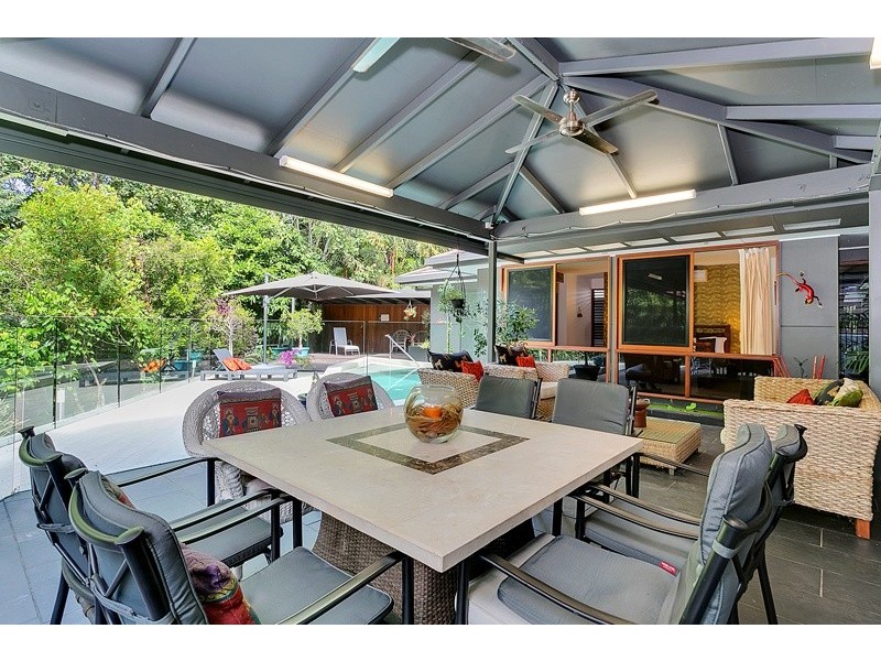 8 LILLIAN RD, Palm Cove QLD 4879