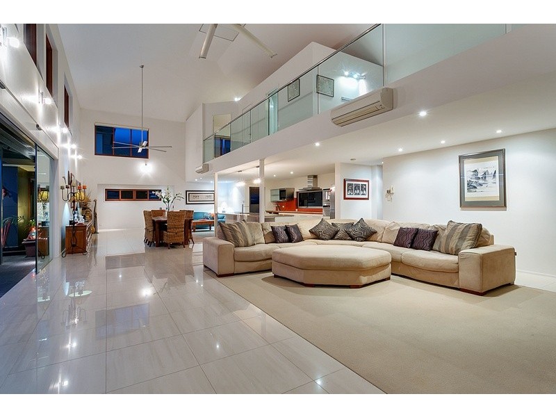 8 LILLIAN RD, Palm Cove QLD 4879