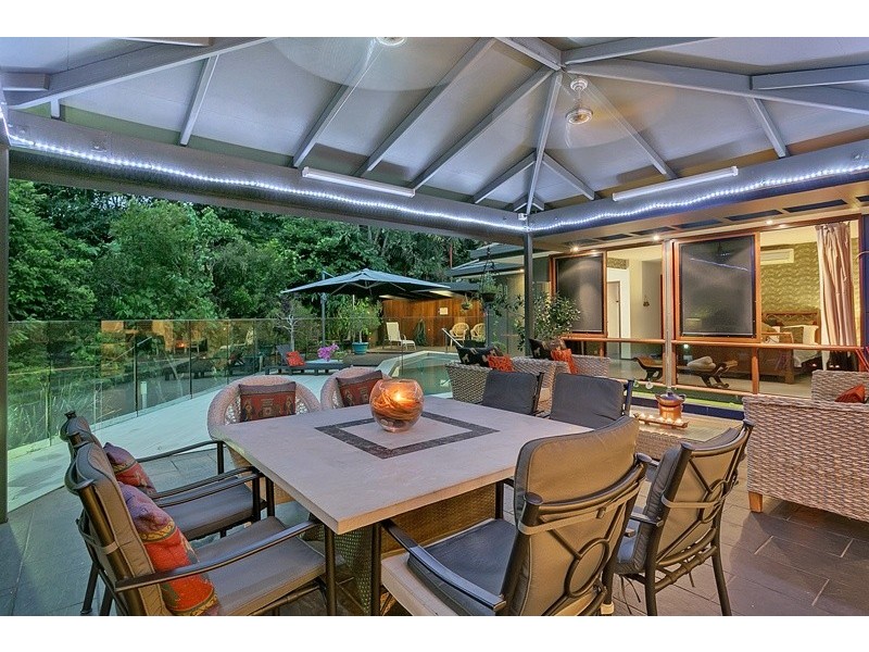 8 LILLIAN RD, Palm Cove QLD 4879