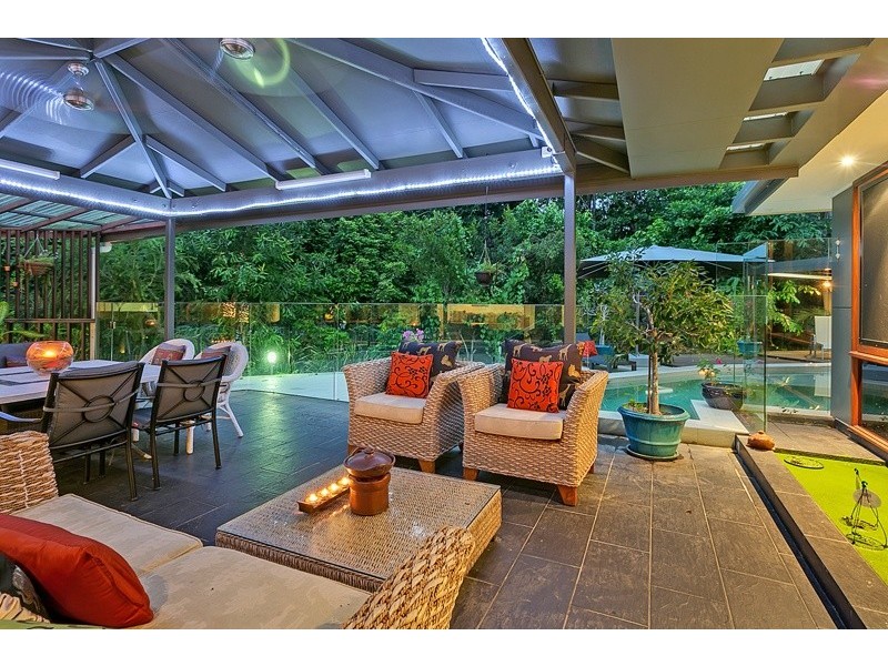 8 LILLIAN RD, Palm Cove QLD 4879