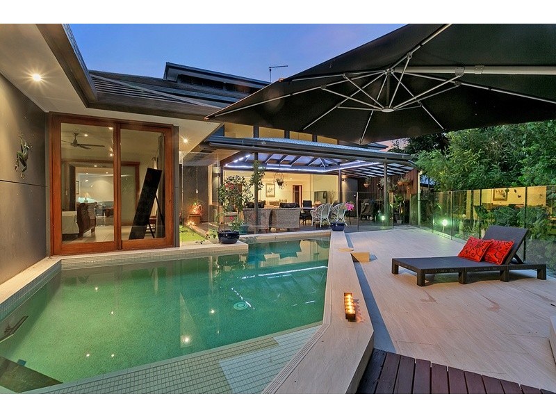 8 LILLIAN RD, Palm Cove QLD 4879