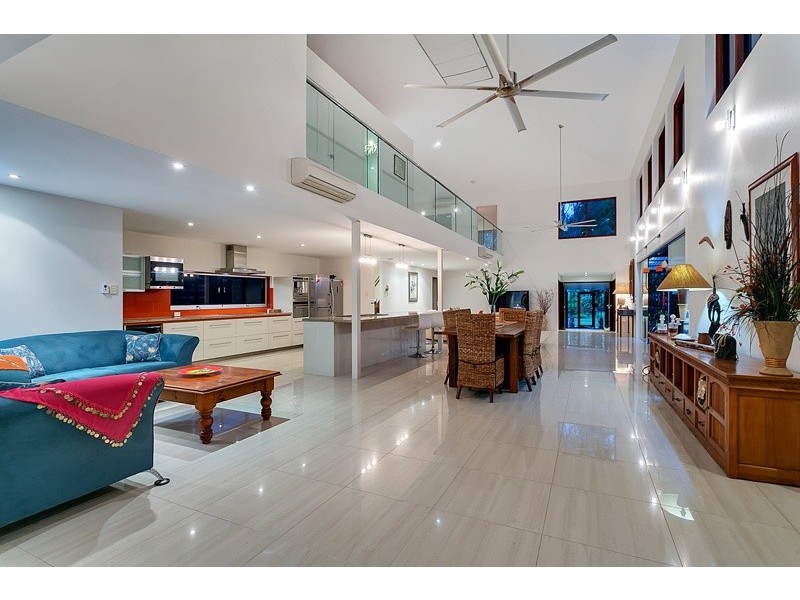 8 LILLIAN RD, Palm Cove QLD 4879