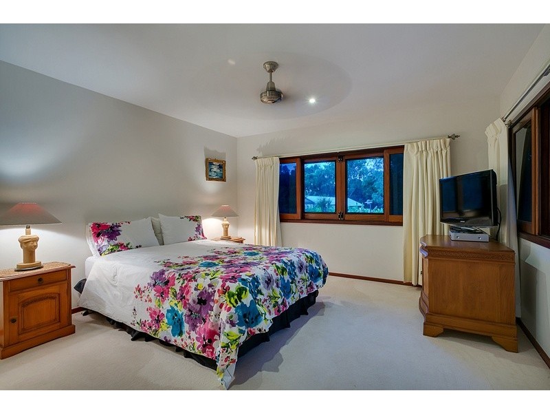 8 LILLIAN RD, Palm Cove QLD 4879