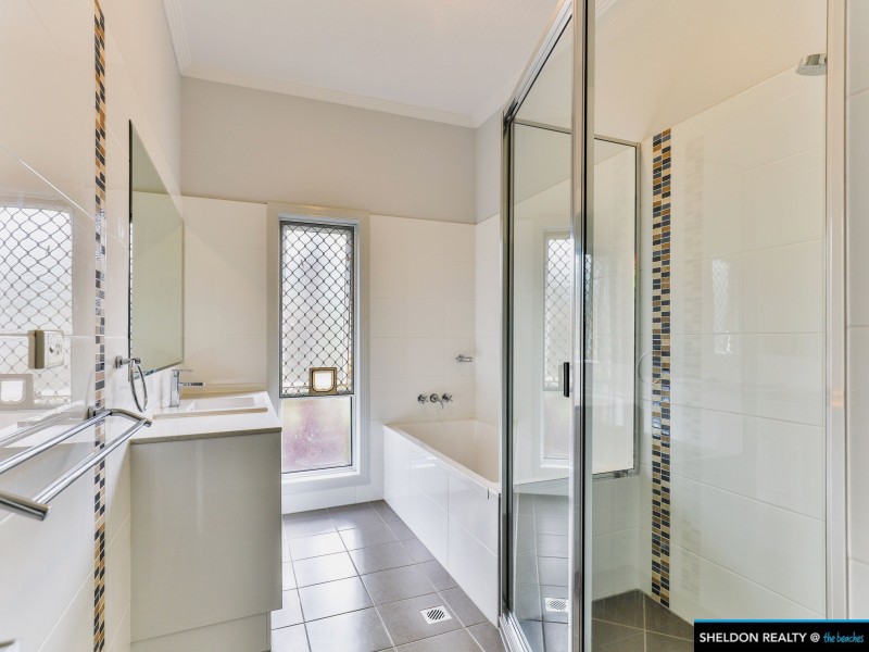 5 Pellowe St, Clifton Beach QLD 4879