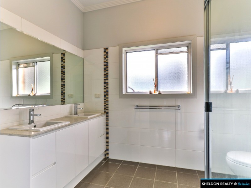 5 Pellowe St, Clifton Beach QLD 4879