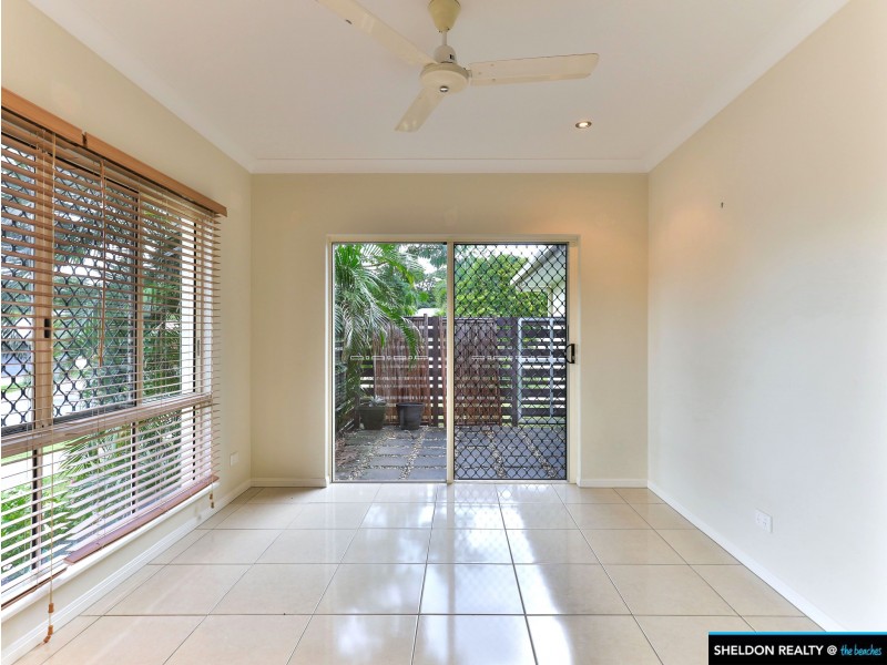 Hideaway Cl, Palm Cove QLD 4879