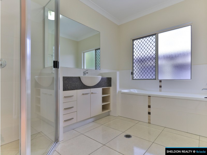 Hideaway Cl, Palm Cove QLD 4879
