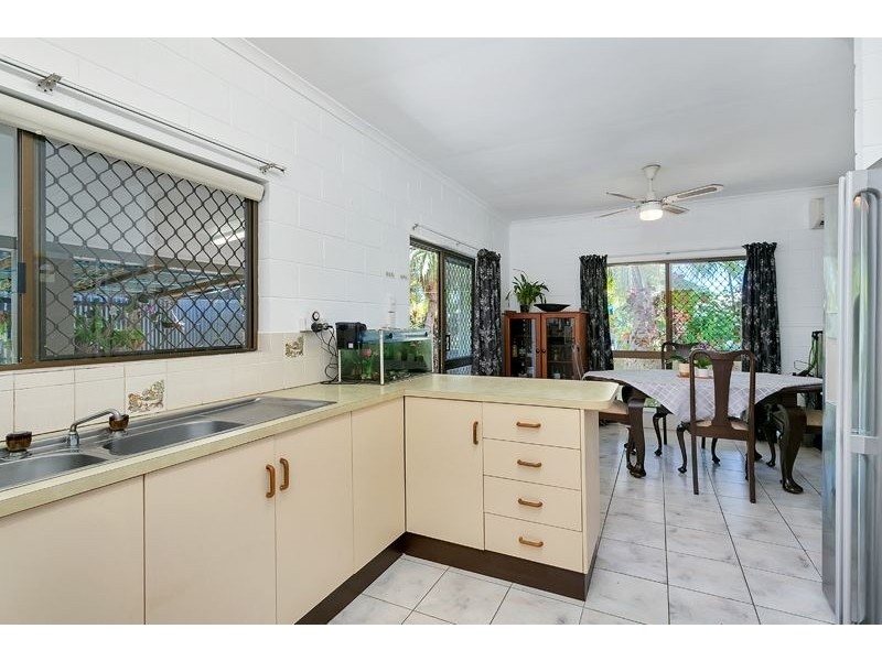 Clifton Beach QLD 4879