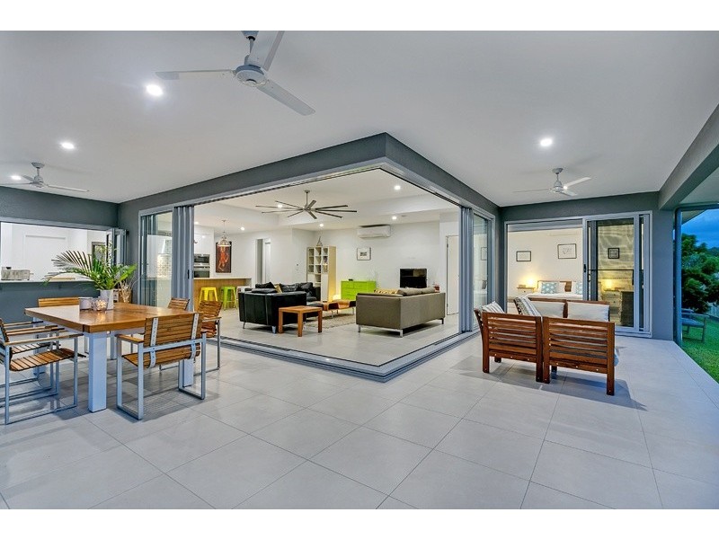 18 Bluewater Lane, Trinity Beach QLD 4879