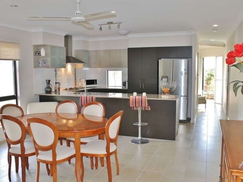 1 Como Close, Kewarra Beach QLD 4879