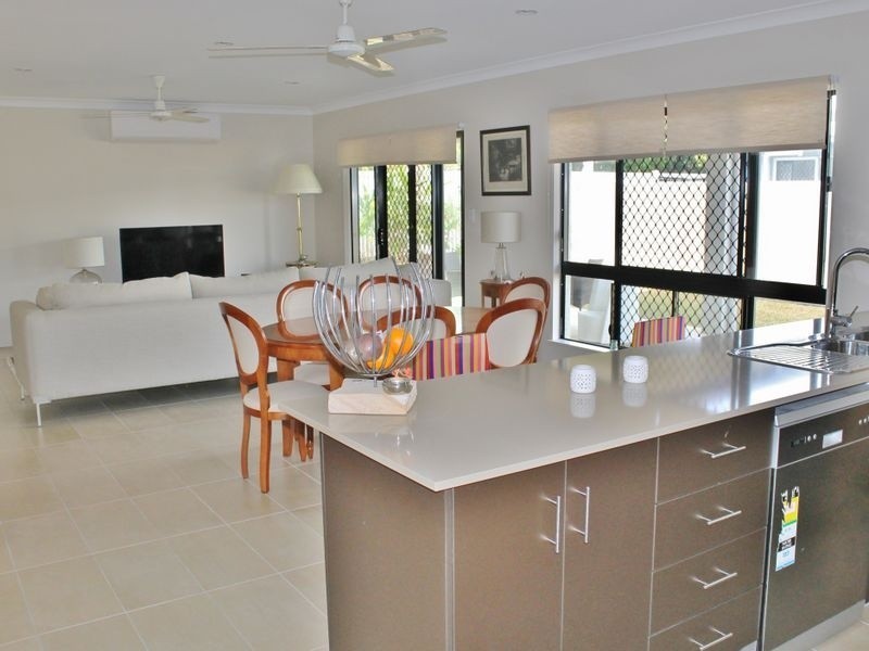 1 Como Close, Kewarra Beach QLD 4879