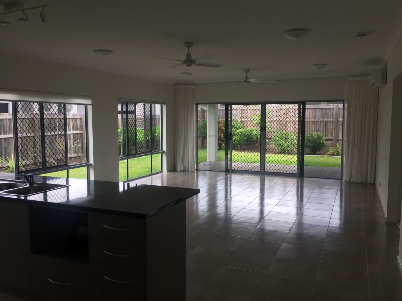 34 THORNBOROUGH CCT, Smithfield QLD 4878