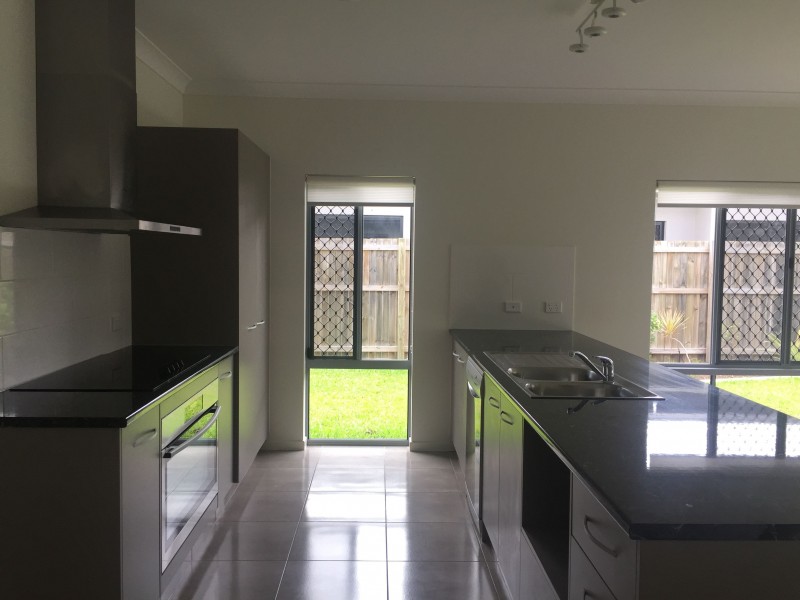 34 THORNBOROUGH CCT, Smithfield QLD 4878